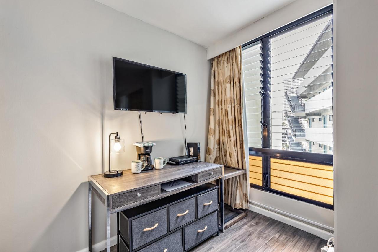 Inviting Waikiki Grand Hotel Room One Block To Beach! Гонолулу Экстерьер фото